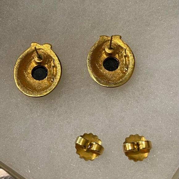 ✨Authentic Vintage Rare FENDI Black Onyx Cabochon Gold Pierced Earrings - Picture 4 of 11